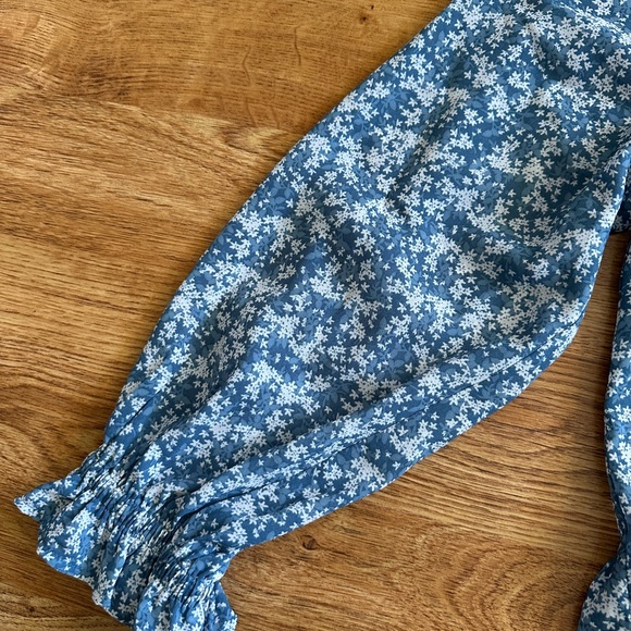 NWT LOFT Blue White Floral Blouse S - Picture 9 of 11
